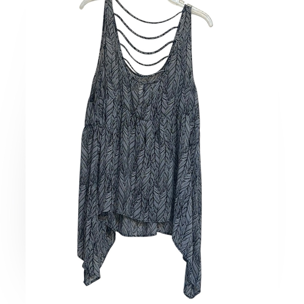 Torrid sheer, black & white, Strappy back tank. Size 2 large GUC - Picture 4 of 8